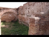 04523 ostia - regio i - insula xiv - terme del bagnino buticosus (i,xiv,8) - raum suedwestlich von raum 9 - bli ri osten - 09-2023.jpg